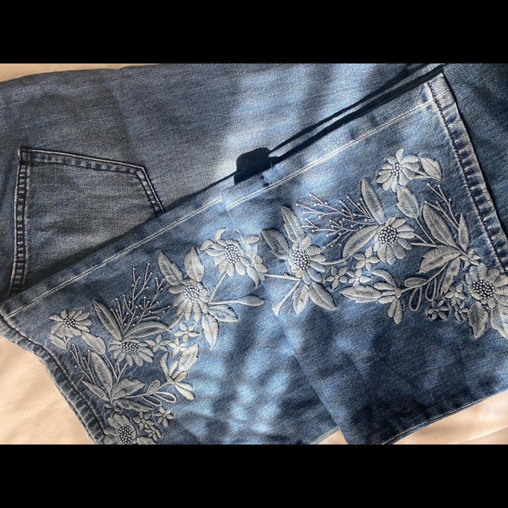 Liverpool flare jeans with appliqué